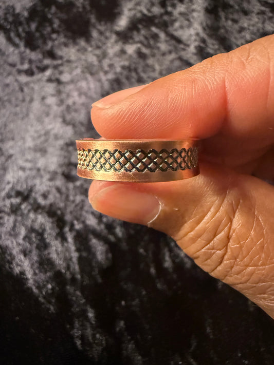 Serpentine diamond-cut pure copper magnetic ring