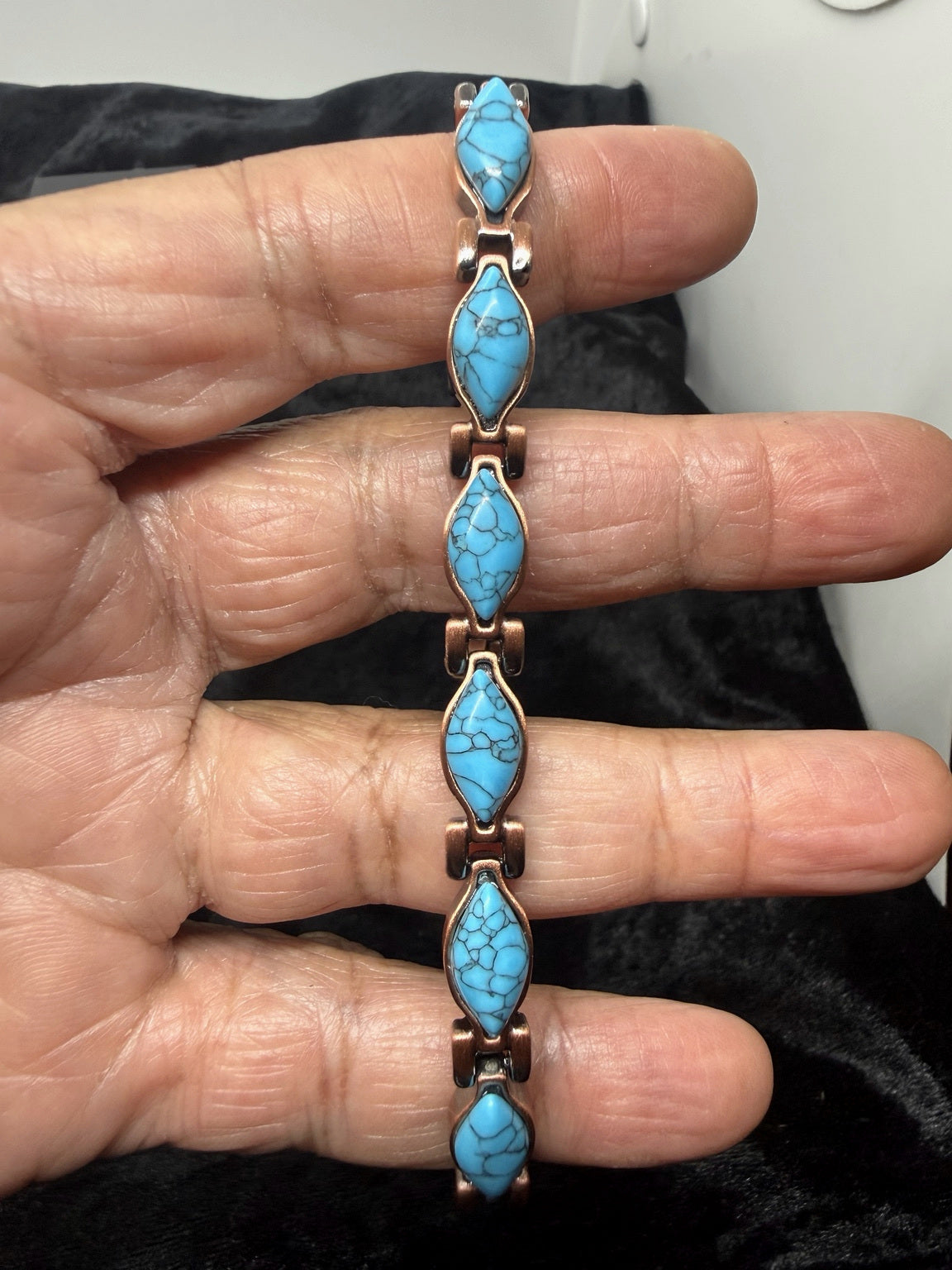 Front view of turquoise copper magnetic bracelet links